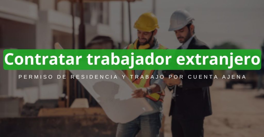 Persona firmando contrato laboral con permiso de trabajo por cuenta ajena en España