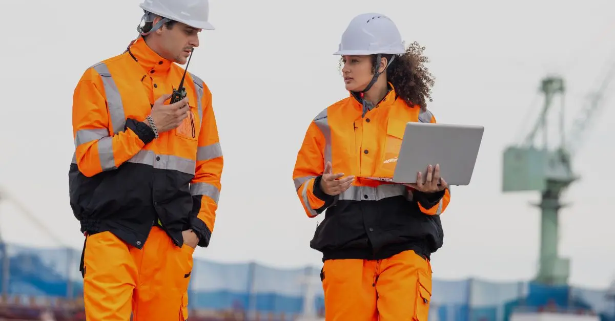 Tramitación de permisos de trabajo para contratar trabajadores extranjeros en el sector naval